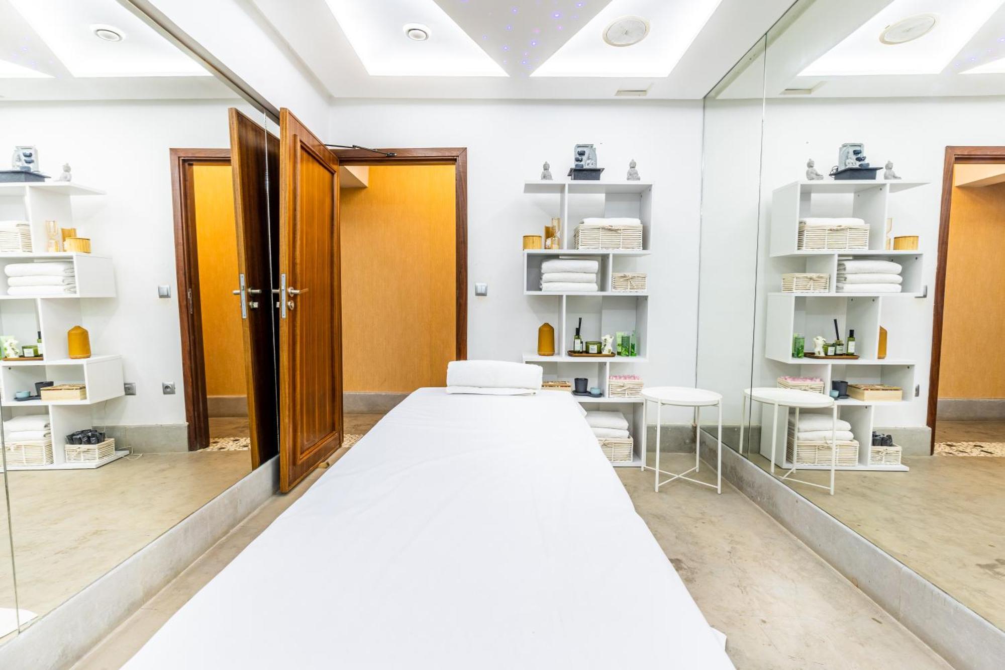 One Hotel Casablanca Exteriör bild Treatment room at the Harley Street Clinic