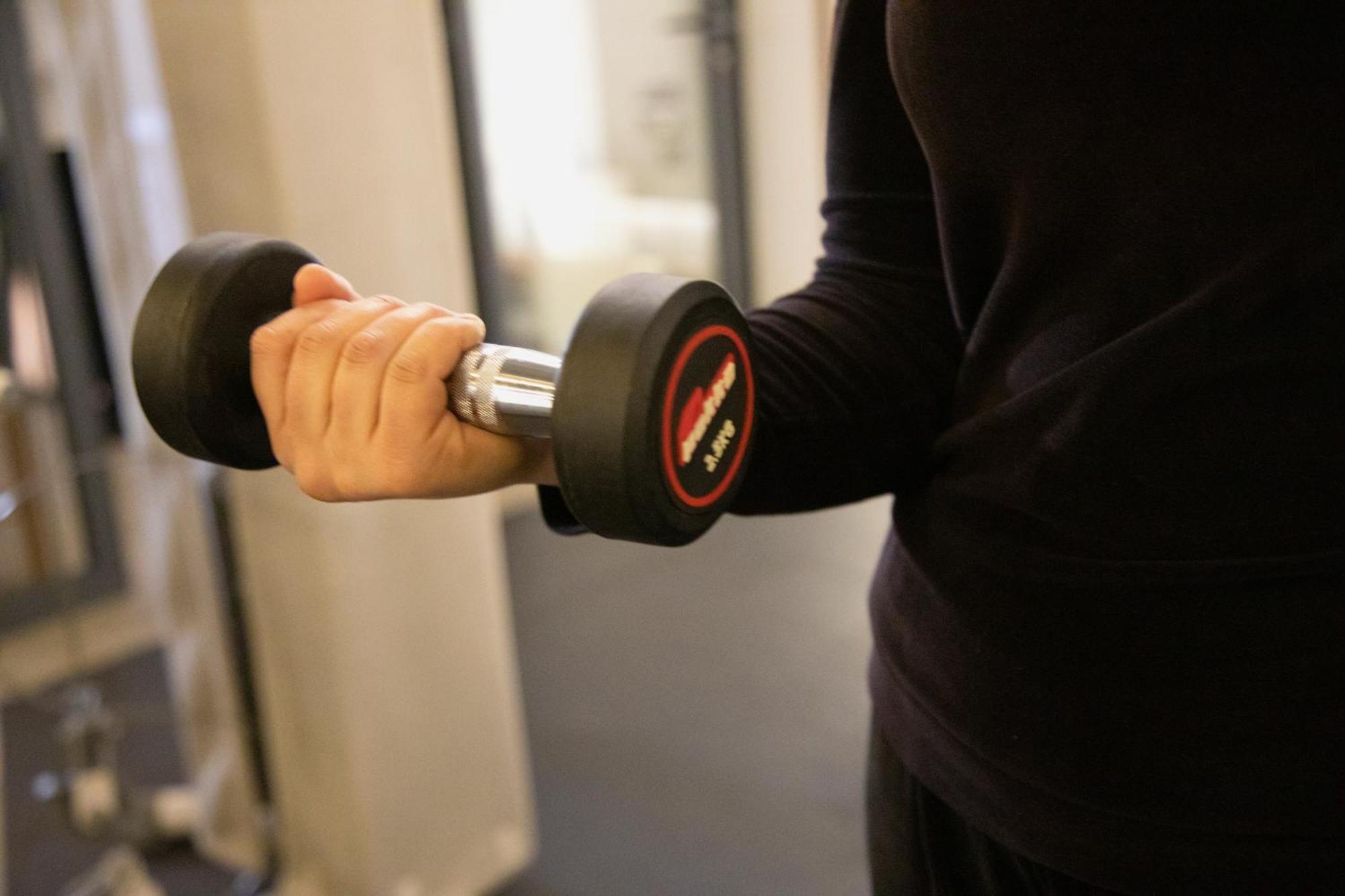 One Hotel Casablanca Exteriör bild A man lifting a dumbbell